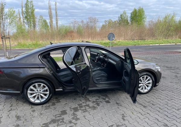 Volkswagen Passat cena 93500 przebieg: 52000, rok produkcji 2018 z Mysłowice małe 254